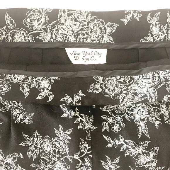 NEW YORK CITY FLORAL BLACK AND WHITE HIGH RISE CROPPED PANTS SIZE 10 - Picture 4 of 6